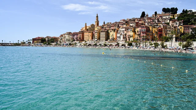 Vue de Menton et de son front de mer